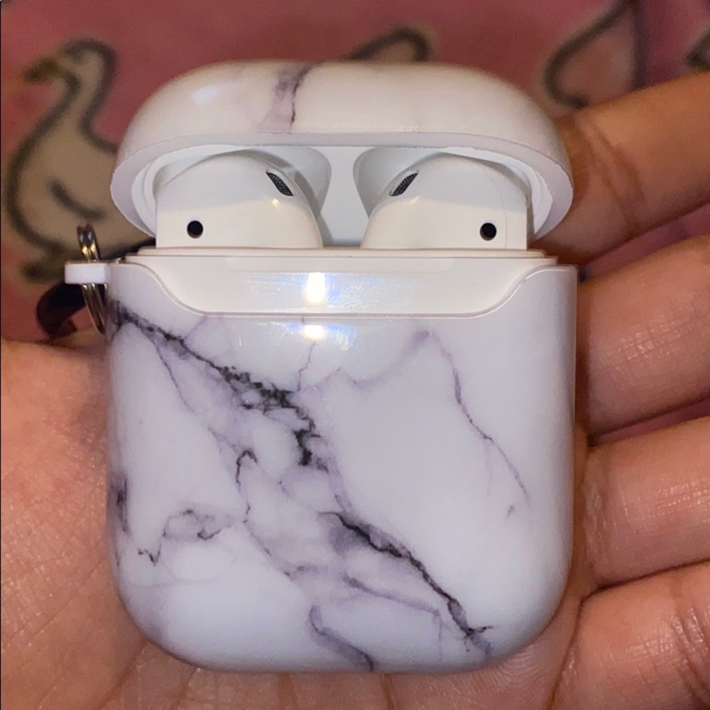 Air pods’ case.    (DOES NOT COME WITH AIRPODS)